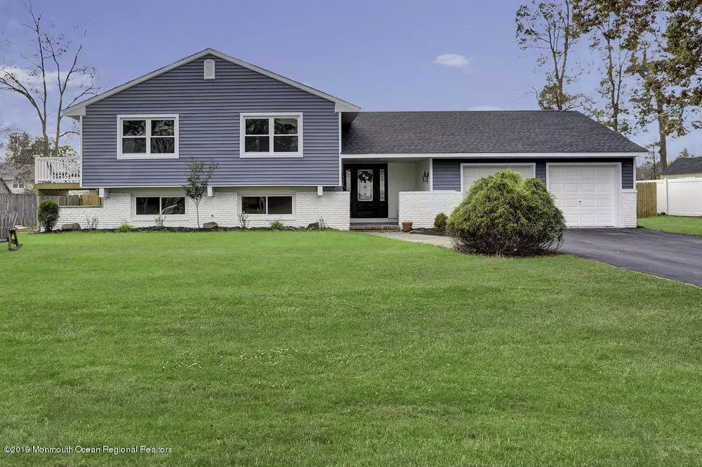 Manalapan, NJ 07726,4 Birmingham Drive