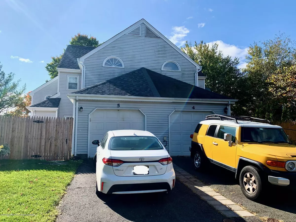 Freehold, NJ 07728,5 Holmes Court