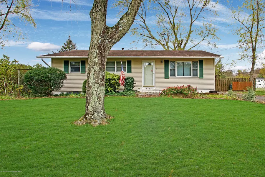 8 Bryant Drive, Jackson, NJ 08527