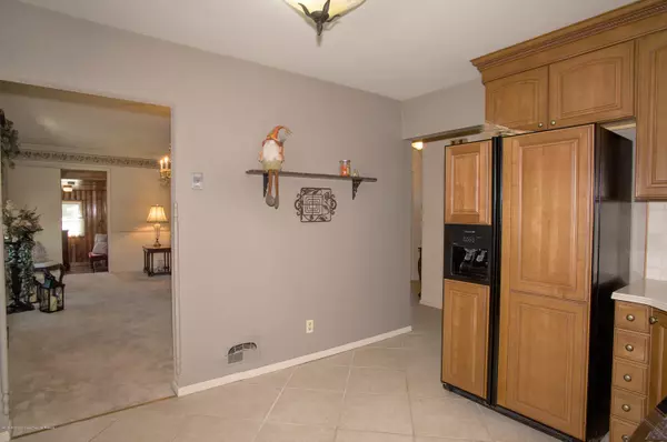North Brunswick, NJ 08902,824 Evergreen Court