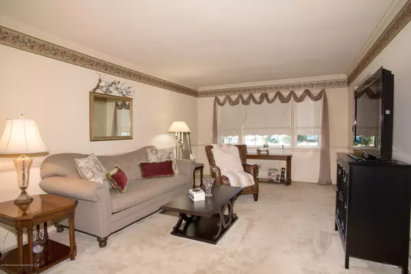North Brunswick, NJ 08902,824 Evergreen Court