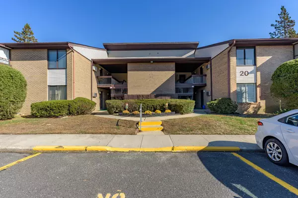 20 Pine Cluster Circle #H, Manalapan, NJ 07726