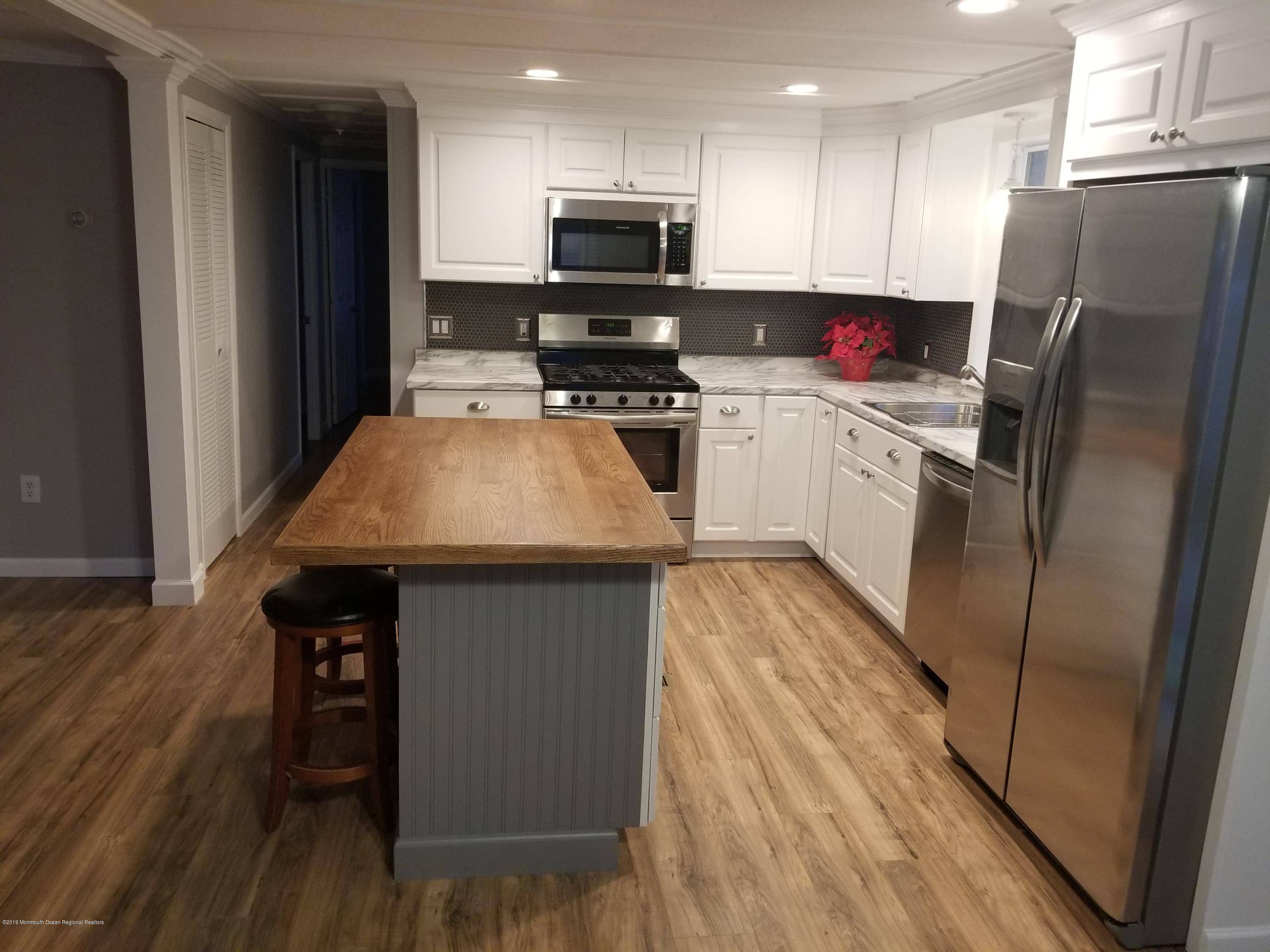 Jackson, NJ 08527,18 Douglas Drive