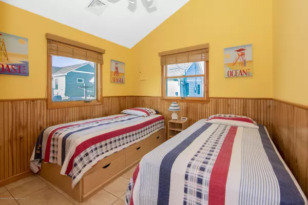 Lavallette, NJ 08735,24 E Marlin Way