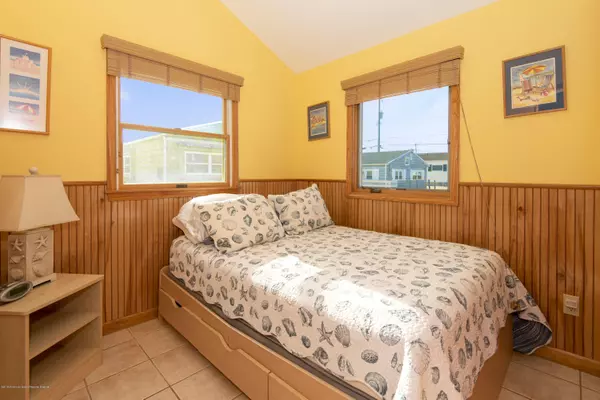 Lavallette, NJ 08735,24 E Marlin Way