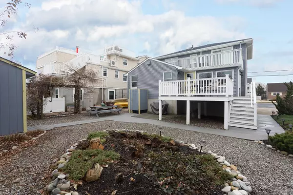 Surf City, NJ 08008,413 N Barnegat Avenue