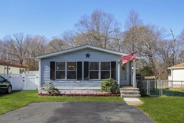 Manalapan, NJ 07726,7 Cedar Court