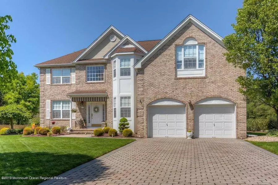 6 Crown Court, Tinton Falls, NJ 07724