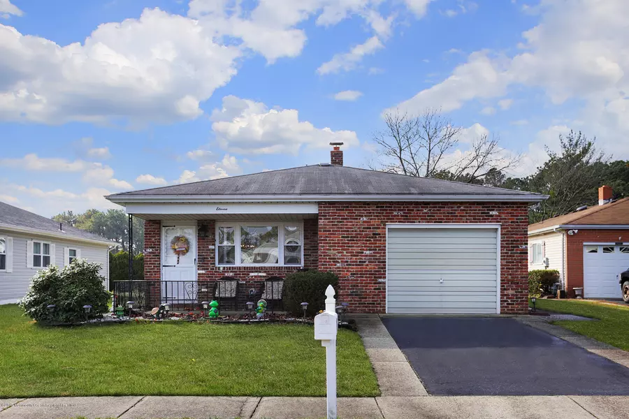 11 Tijuana Court, Toms River, NJ 08757