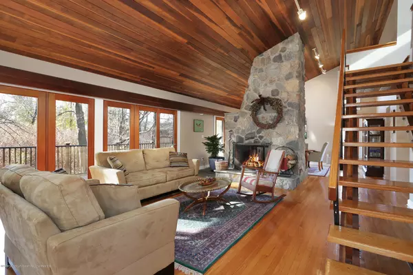 Atlantic Highlands, NJ 07716,127 Memorial Parkway