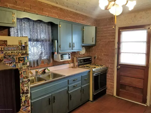 Keyport, NJ 07735,708 Shore Concourse