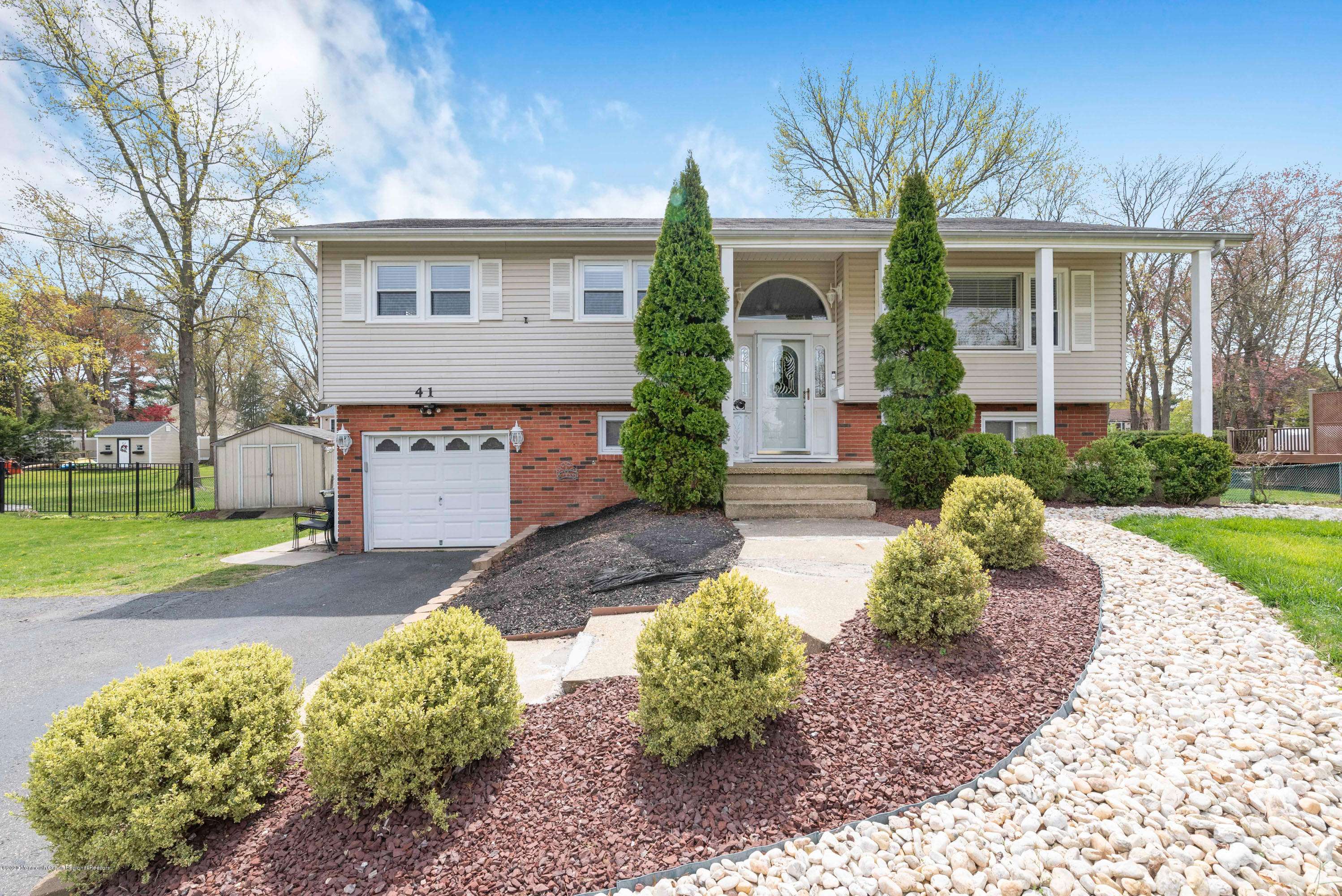 41 Yorktowne Drive, Manalapan, NJ 07726