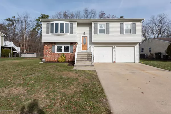 5 Conifer Street, Howell, NJ 07731