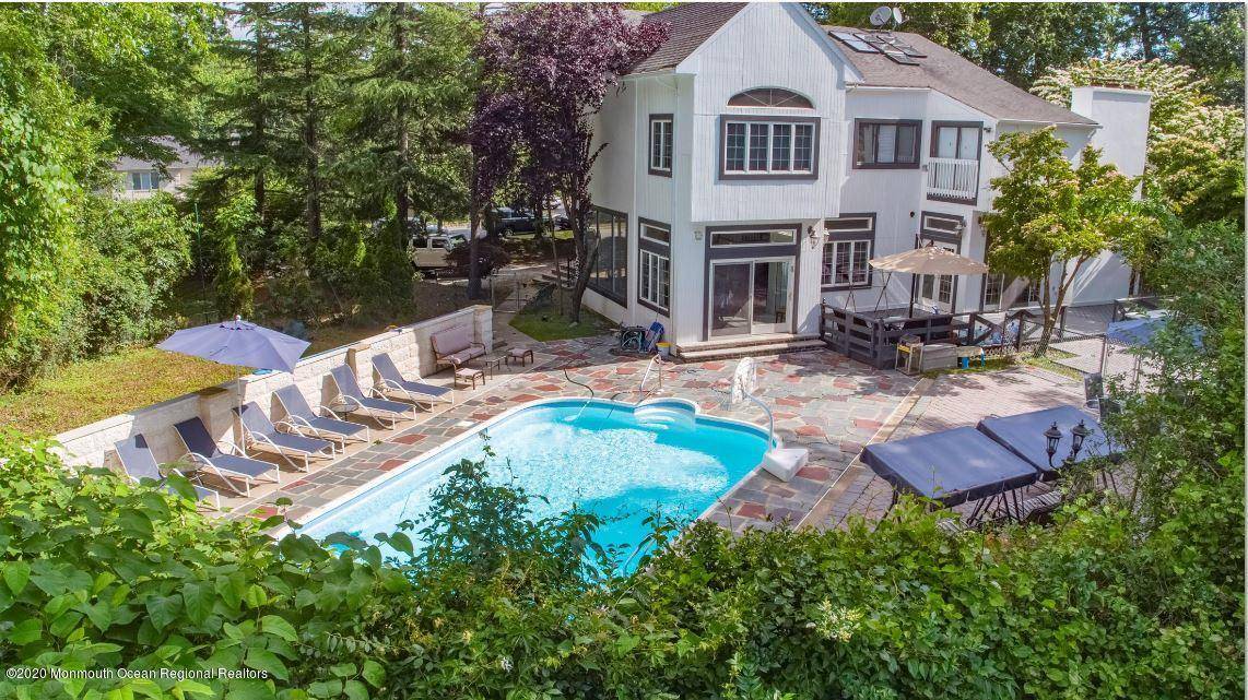 8 Old Farm Road, Oakhurst, NJ 07755