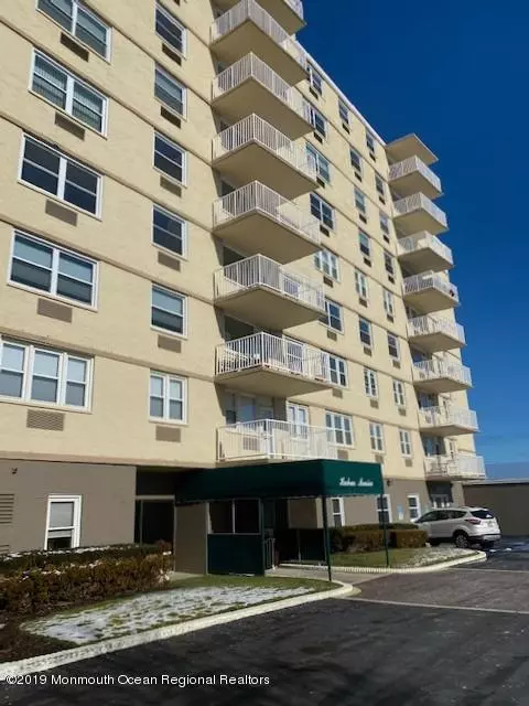 Elberon, NJ 07740,675 Ocean Avenue #5J