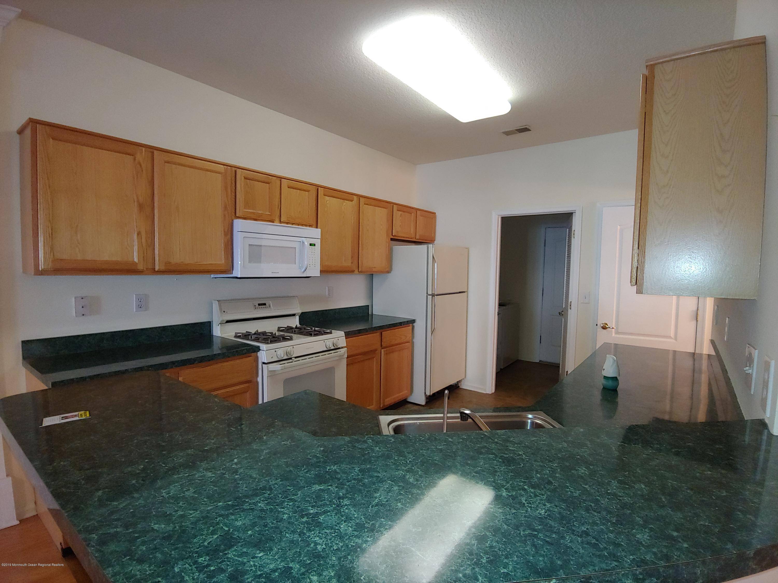 Lakewood, NJ 08701,53 Golden Willows Avenue #1000