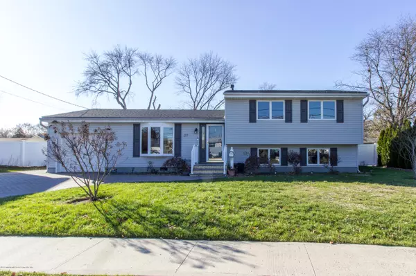 27 Fleetwood Drive, Hazlet, NJ 07730