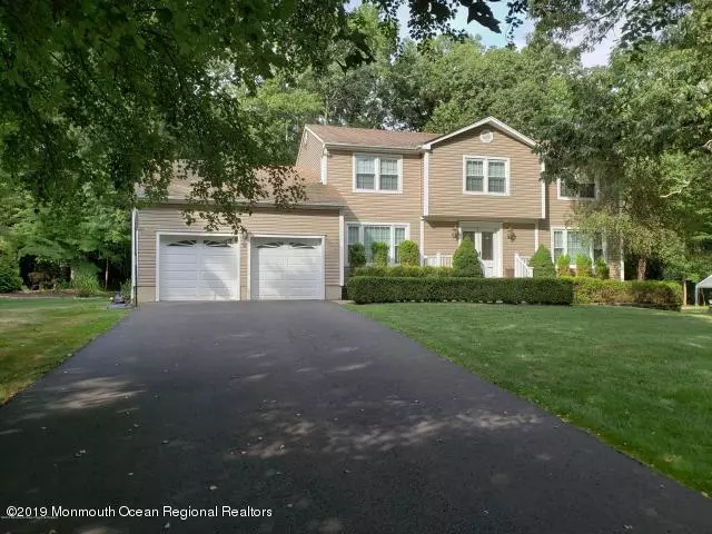 9 Tuppence Road, Manalapan, NJ 07726