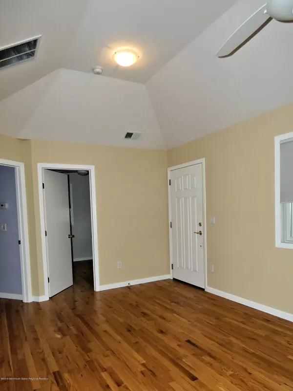 Lavallette, NJ 08735,105 W Cove Way