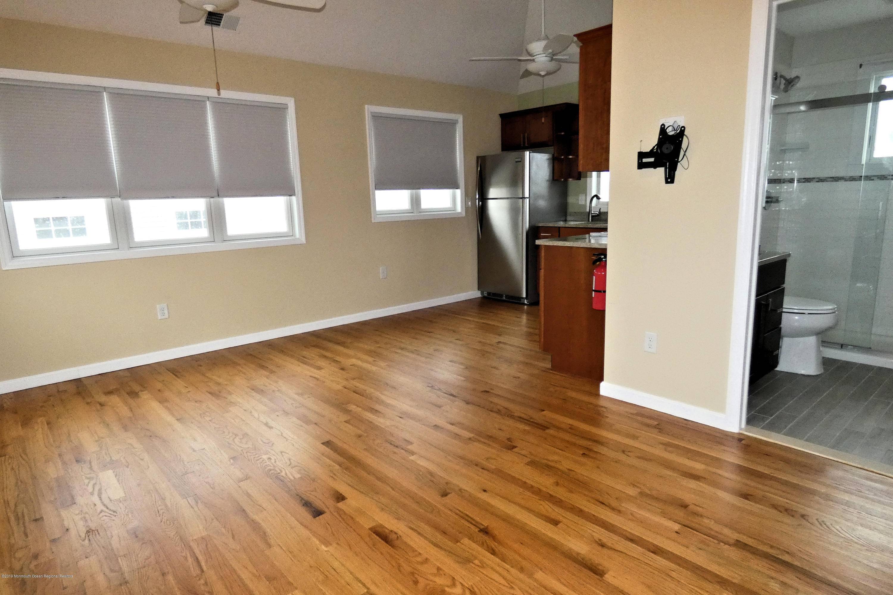 Lavallette, NJ 08735,105 W Cove Way