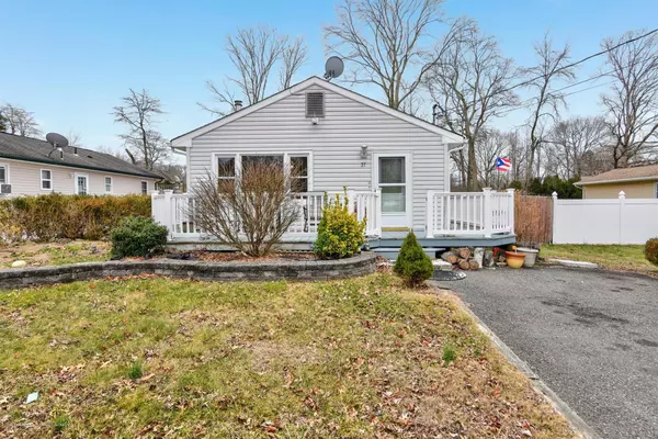 37 Smith Street, Howell, NJ 07731