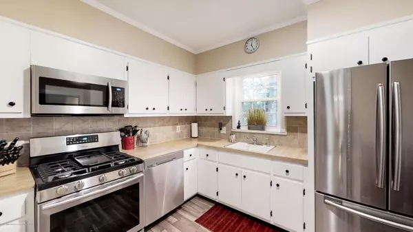 Nutley, NJ 07110,20 Whitford Avenue