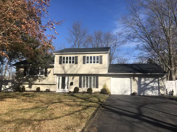 8 Yorktowne Drive, Manalapan, NJ 07726