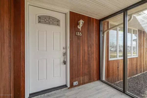 Manahawkin, NJ 08050,135 Mermaid Drive