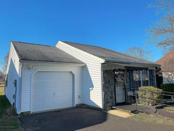 Freehold, NJ 07728,6 Carnaby Close #1000