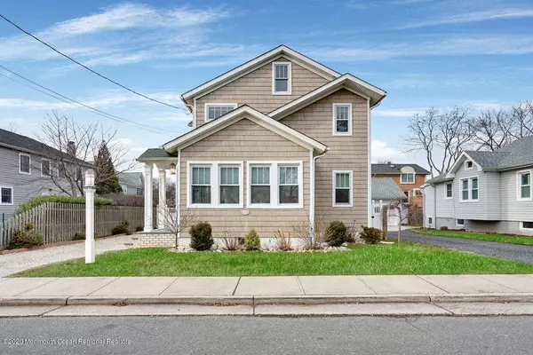 Rumson, NJ 07760,18 Bruce Place