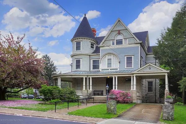 Atlantic Highlands, NJ 07716,37 E Washington Avenue