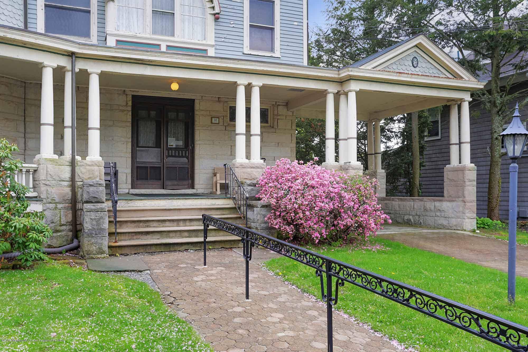 Atlantic Highlands, NJ 07716,37 E Washington Avenue