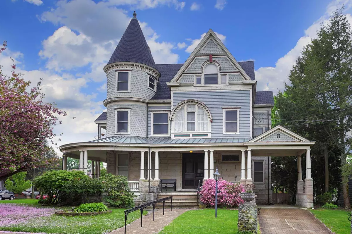 Atlantic Highlands, NJ 07716,37 E Washington Avenue