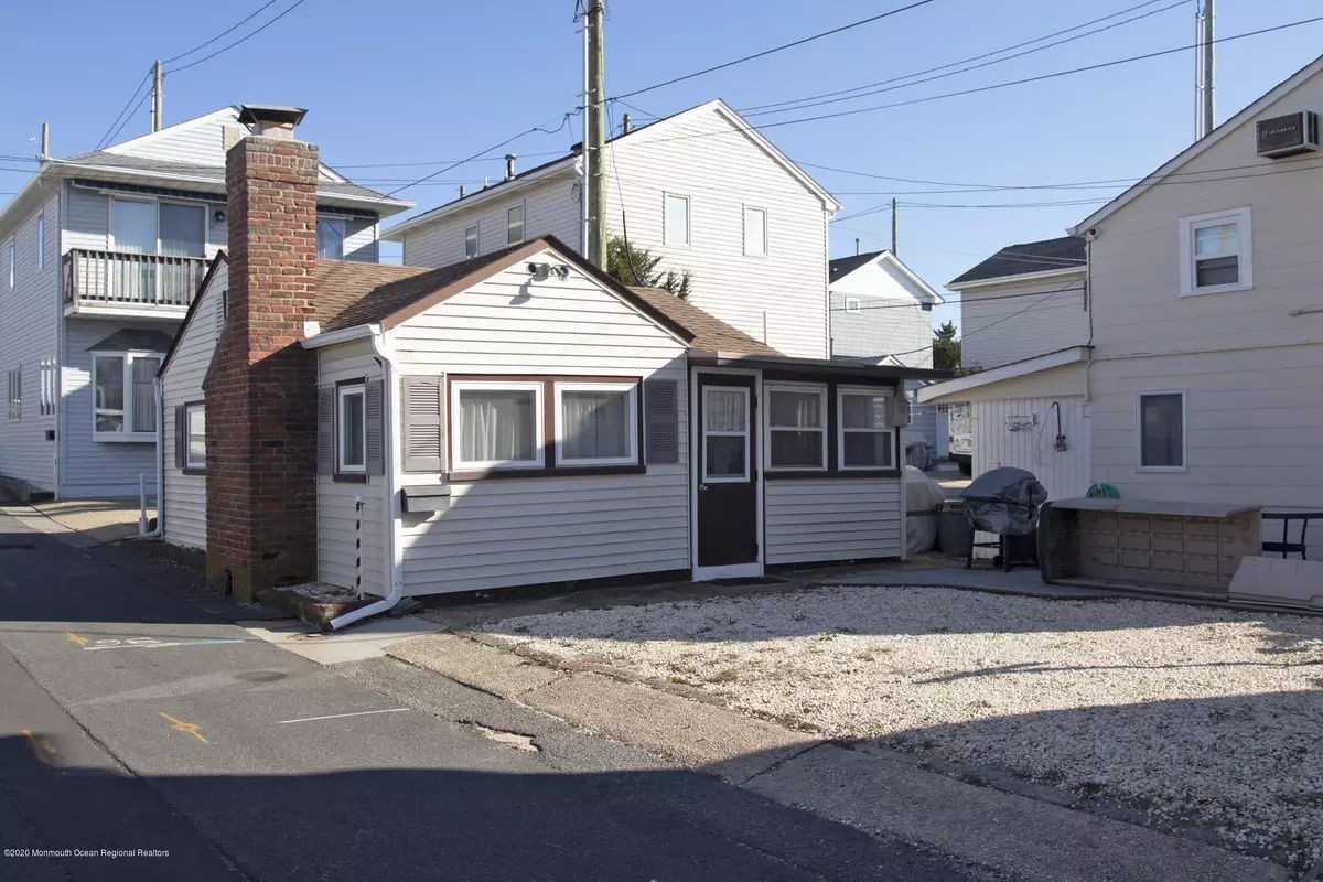 Lavallette, NJ 08735,17 E Spray Way