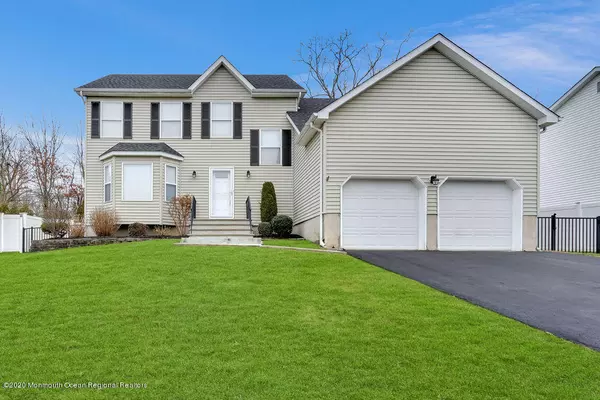 15 Higgins Court, Howell, NJ 07731