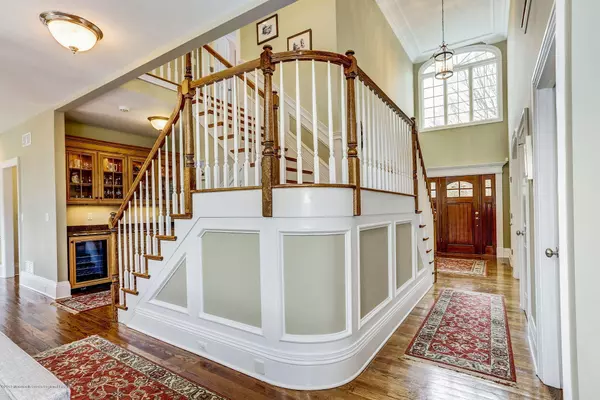 Rumson, NJ 07760,16 N Cherry Lane