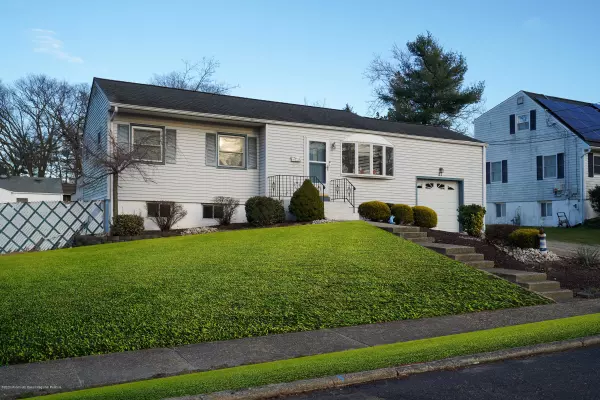 27 Oregon Avenue, Hazlet, NJ 07730