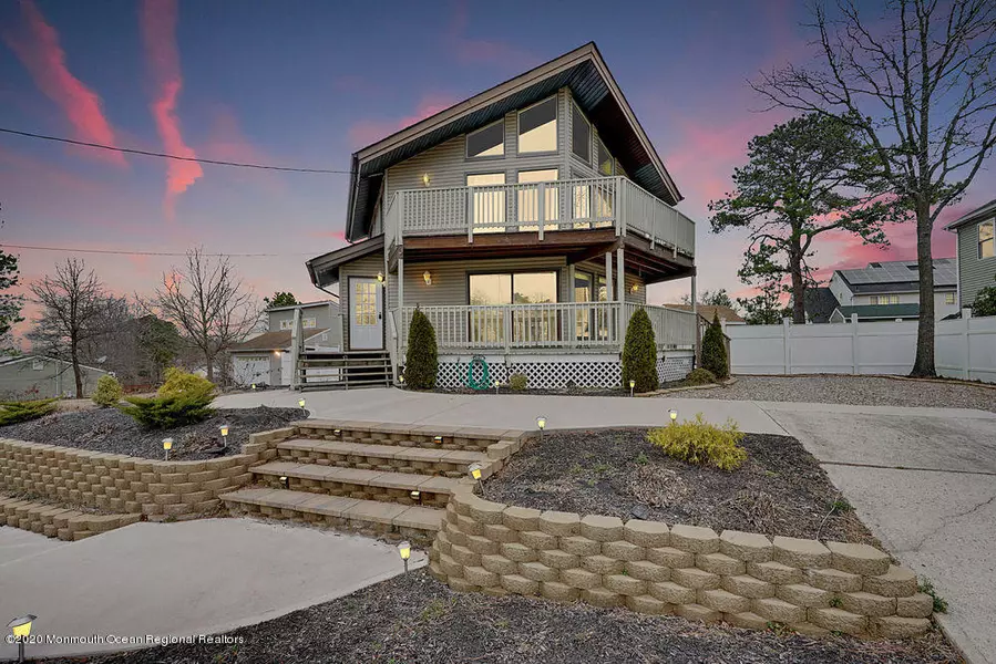 141 Stowaway Road, Manahawkin, NJ 08050