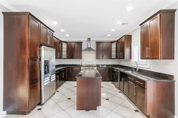 Aberdeen, NJ 07747,6 White Oak Lane