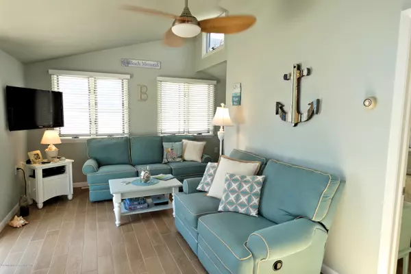 Lavallette, NJ 08735,124 W Osprey Way