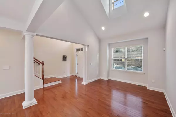 Atlantic Highlands, NJ 07716,9 Papa Court