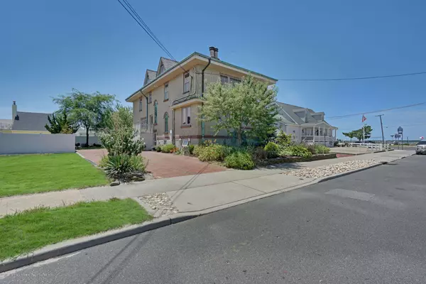 Lavallette, NJ 08735,122 Washington Avenue