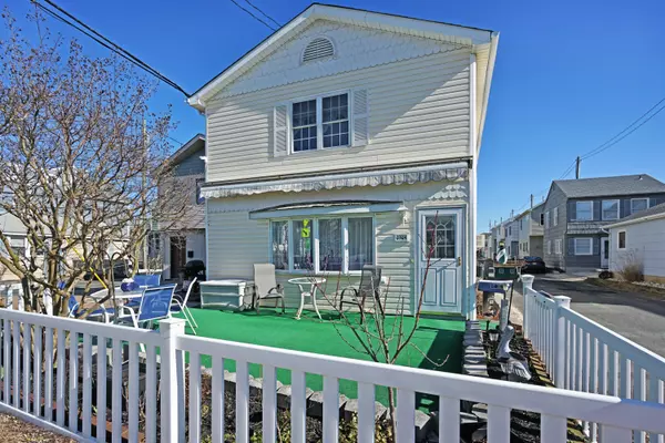 Lavallette, NJ 08735,34 E Beach Way