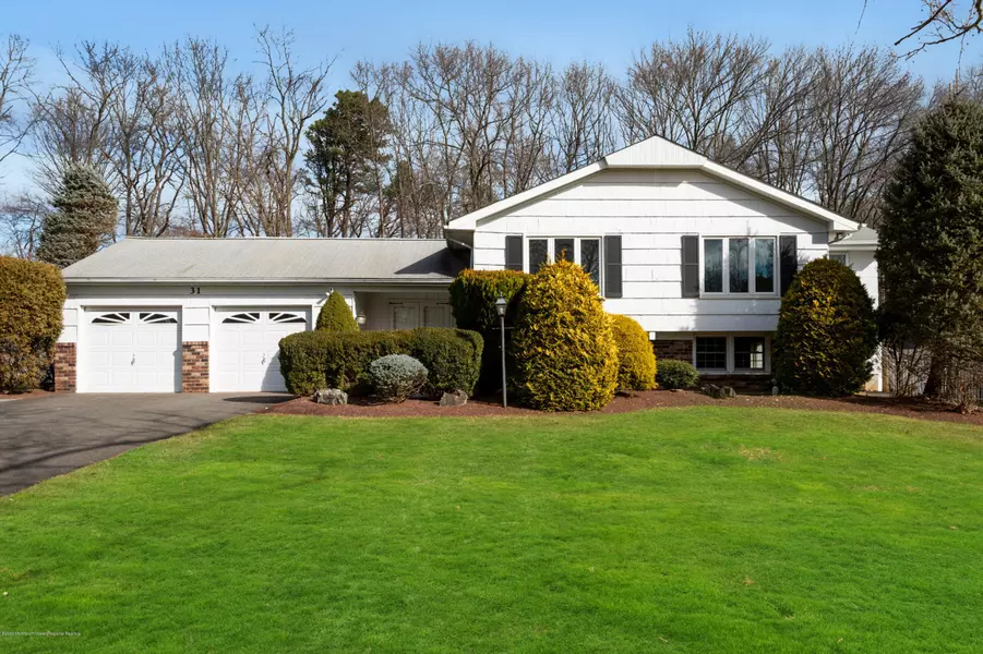 31 Sherwood Road, Manalapan, NJ 07726