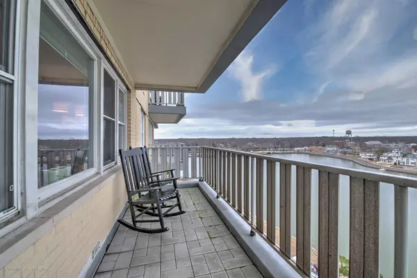 Asbury Park, NJ 07712,510 Deal Lake Drive #9E