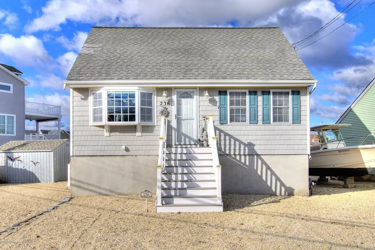 Manahawkin, NJ 08050,236 Morris Boulevard