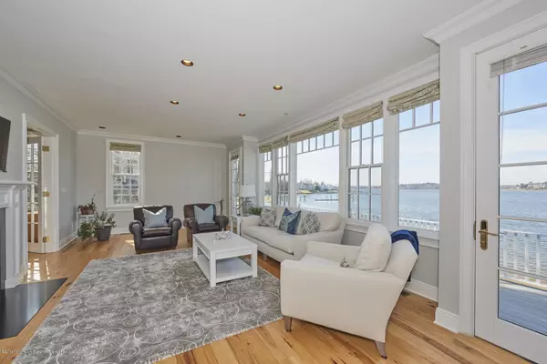 Fair Haven, NJ 07704,923 River Road