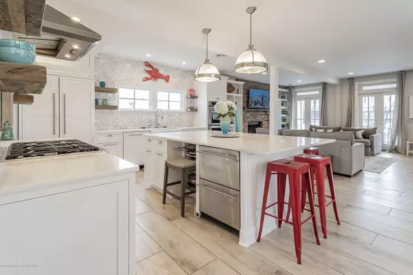 Rumson, NJ 07760,42 Waterman Avenue