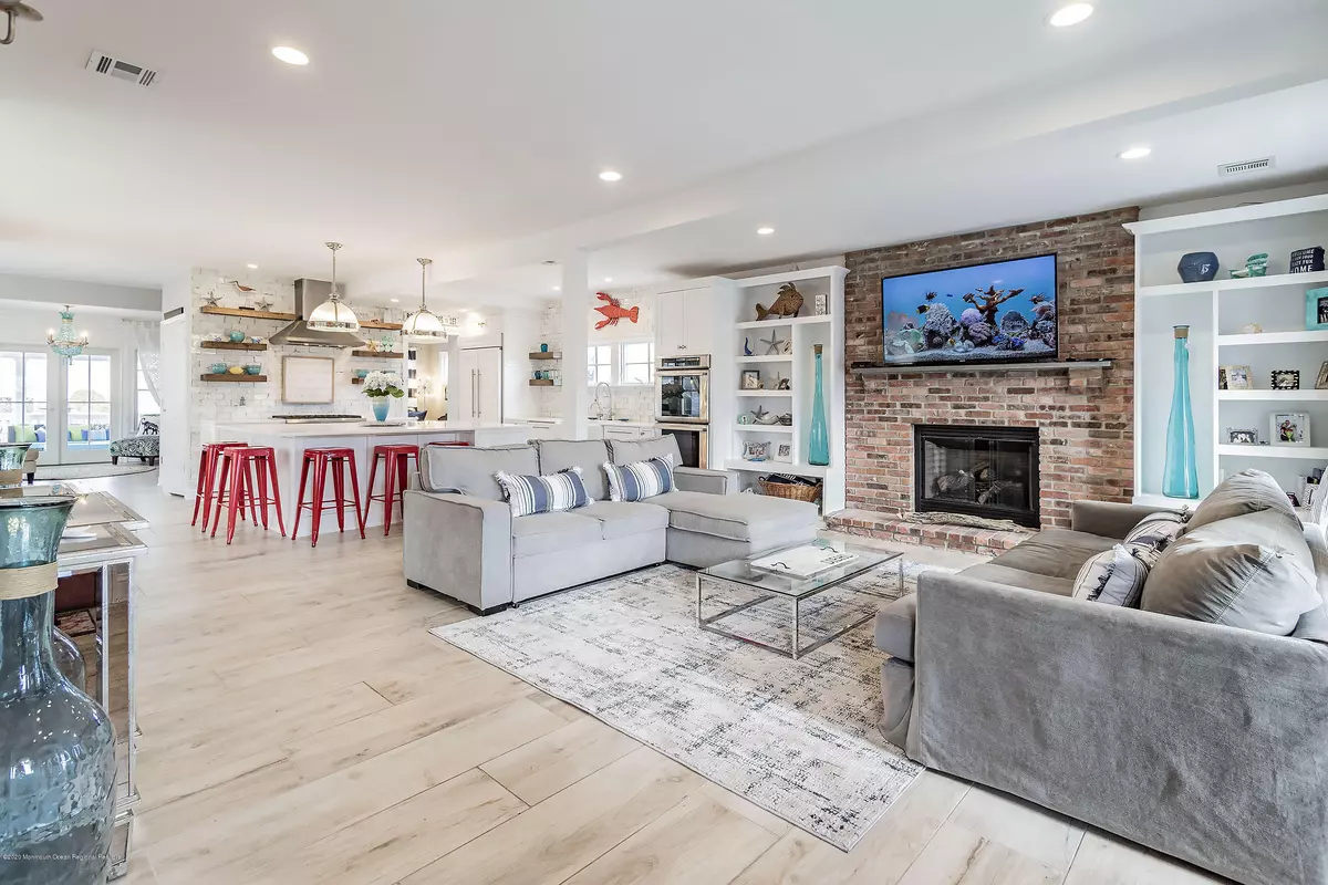 Rumson, NJ 07760,42 Waterman Avenue