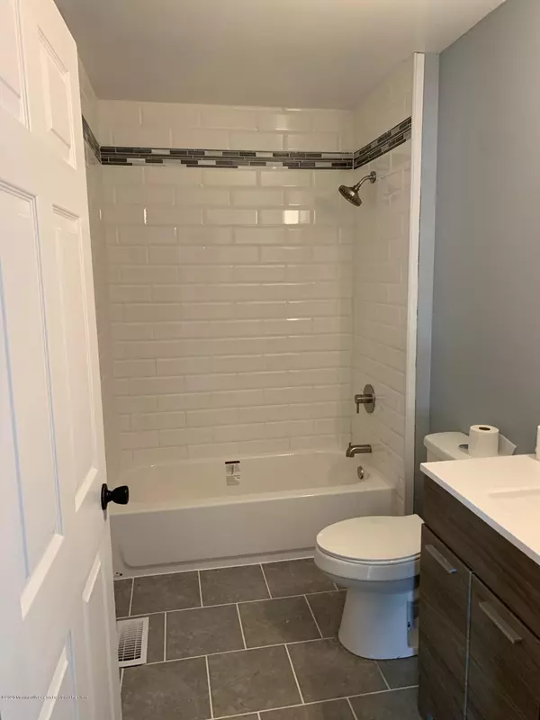 Manahawkin, NJ 08050,243 Float Avenue